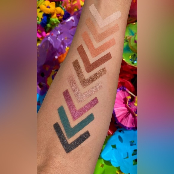 FIESTA (Mini-9 Eyeshadow Palette) - Picture 3 of 4